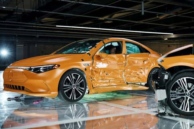 Mercedes CLA im Seitencrash