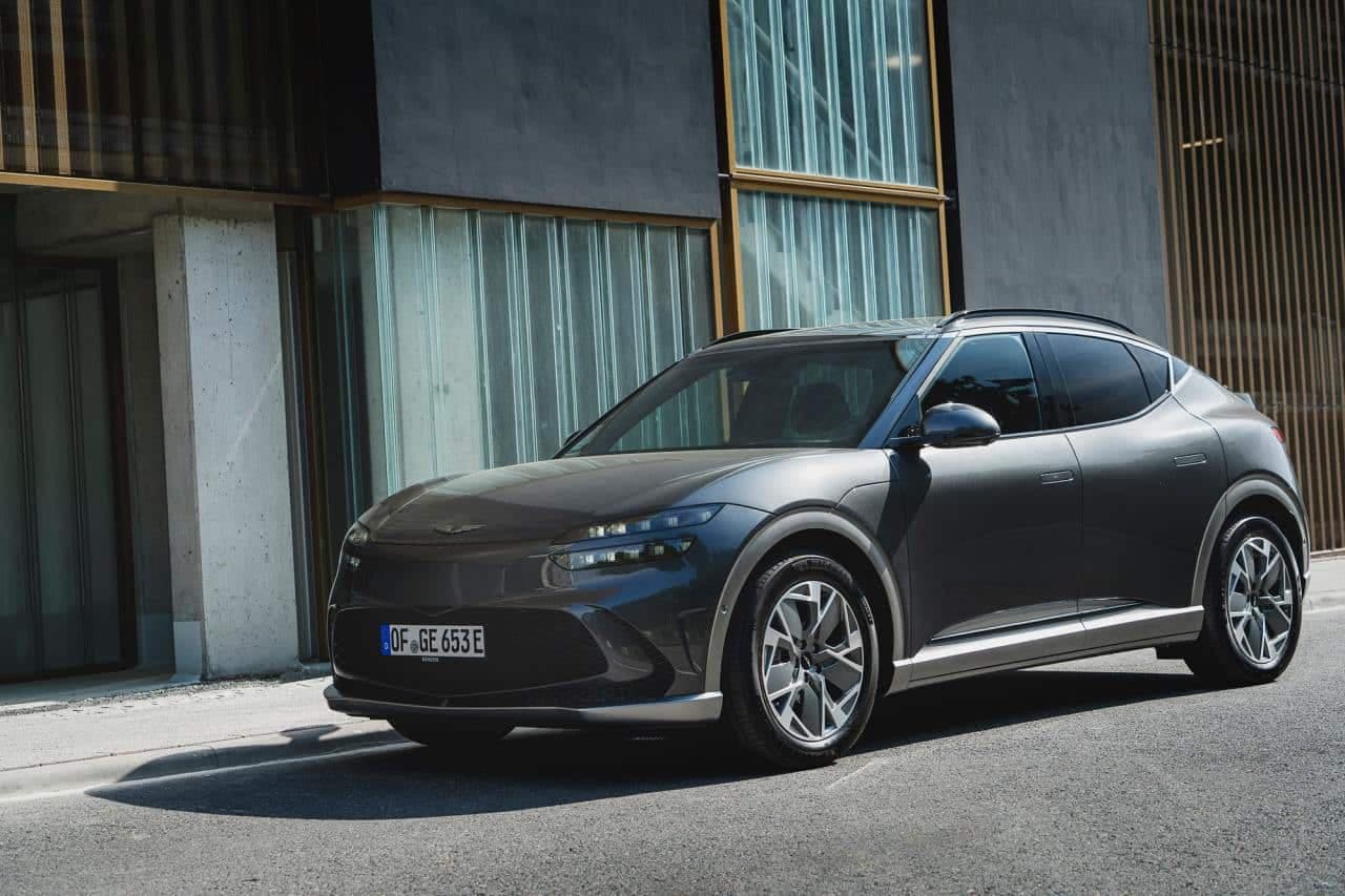 Wie viele neue Elektroautos derzeit ist auch der in der Länge 4,52 Meter messende GV60 ein SUV und zwar eines der Mittelklasse