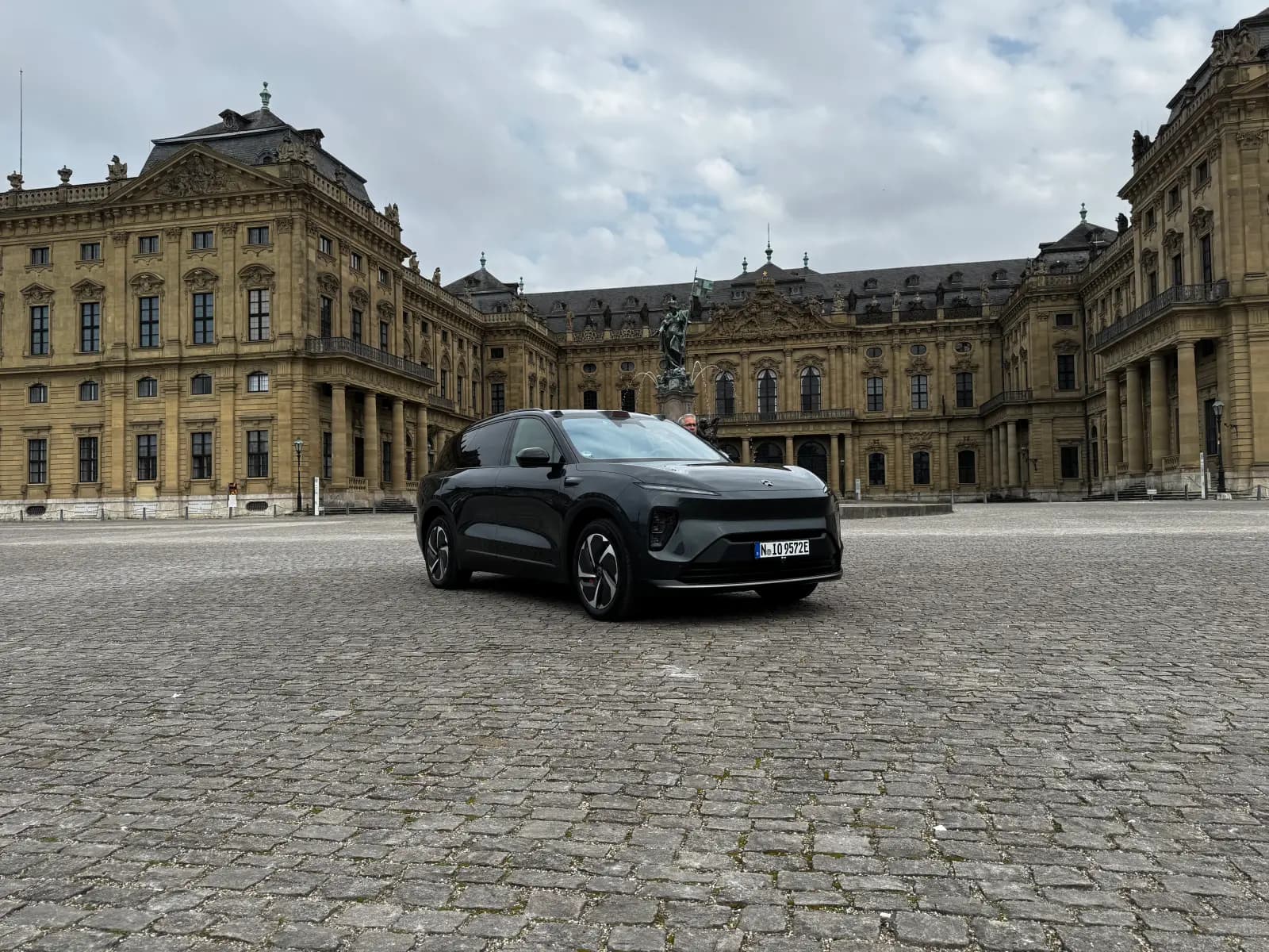 NIO EL8 – Die riesige Reise-Lounge aus China!