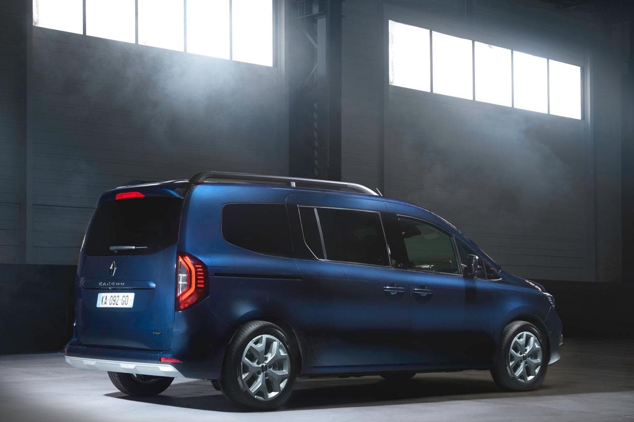 Mit dem Radstand sind auch die Schiebetüren des Groß-Kangoo um über 20 Zentimeter länger geworden