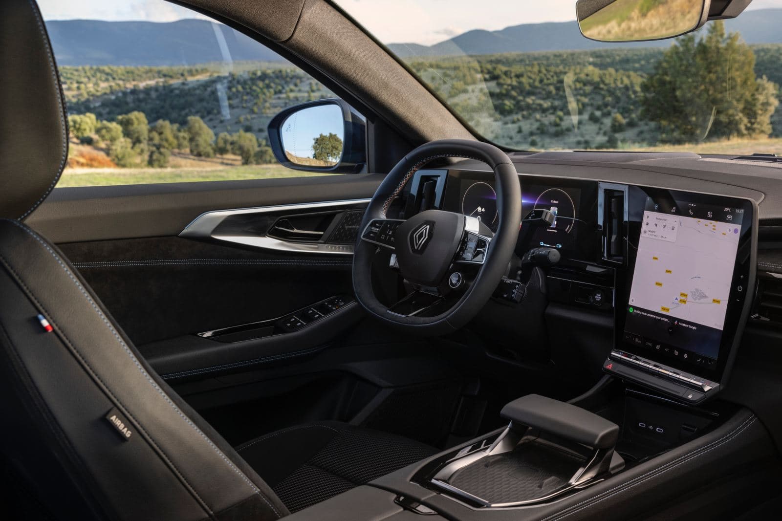 Schick, aufgeräumt, digital: das Cockpit im Renault Austral